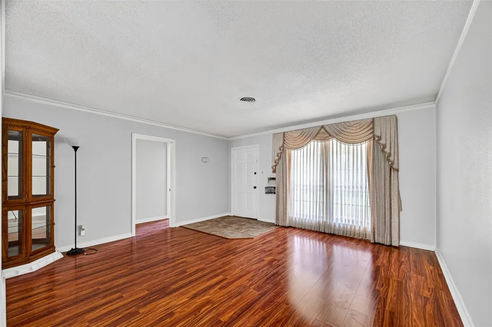 5114 Beechnut Street Houston, TX 77096