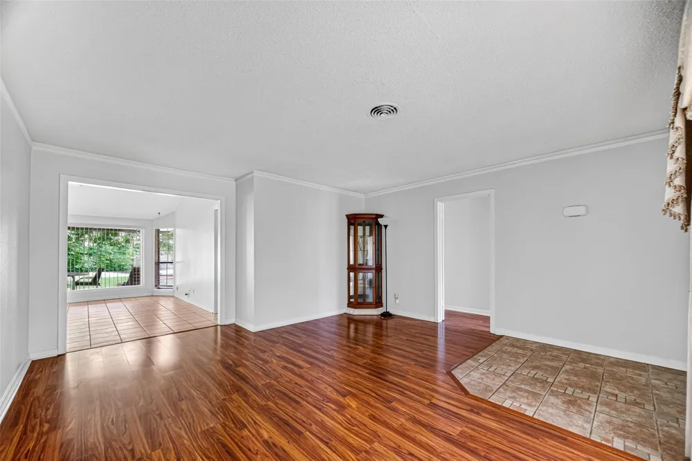 5114 Beechnut Street Houston, TX 77096