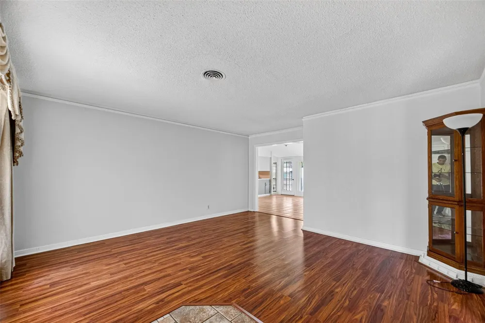 5114 Beechnut Street Houston, TX 77096