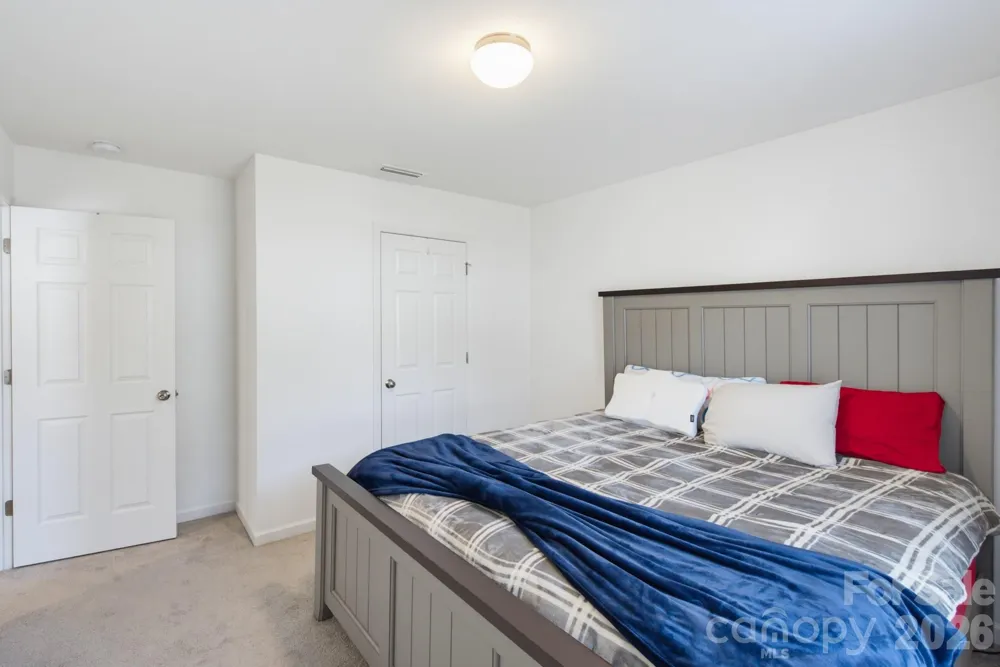 5016 Mooreland Oaks Way Mount Holly, NC 28120