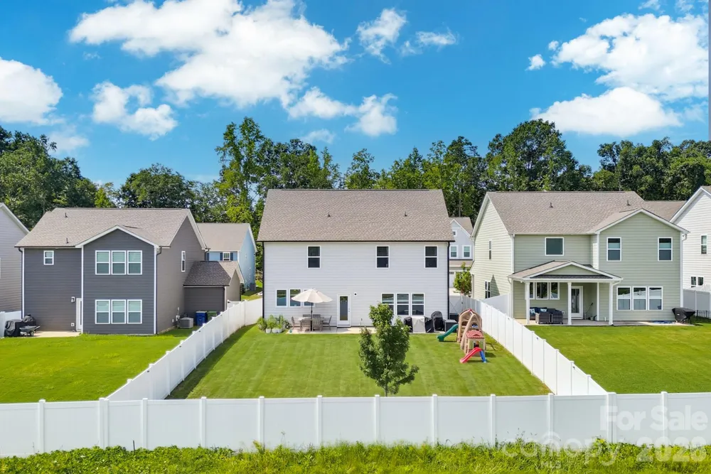 5016 Mooreland Oaks Way Mount Holly, NC 28120