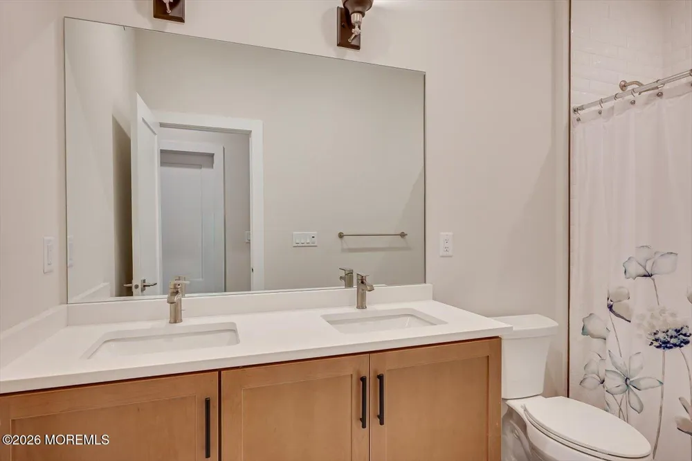 16 Valiant Court Middletown, NJ 07748
