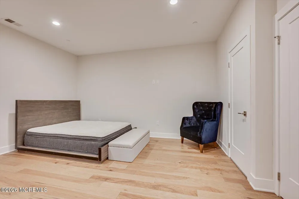 16 Valiant Court Middletown, NJ 07748