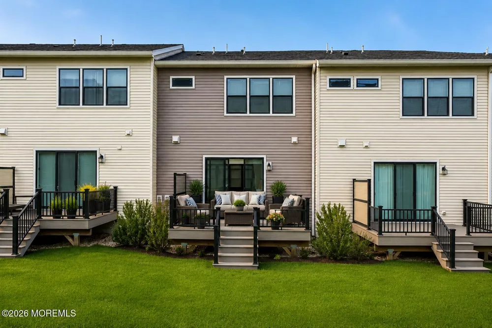 16 Valiant Court Middletown, NJ 07748