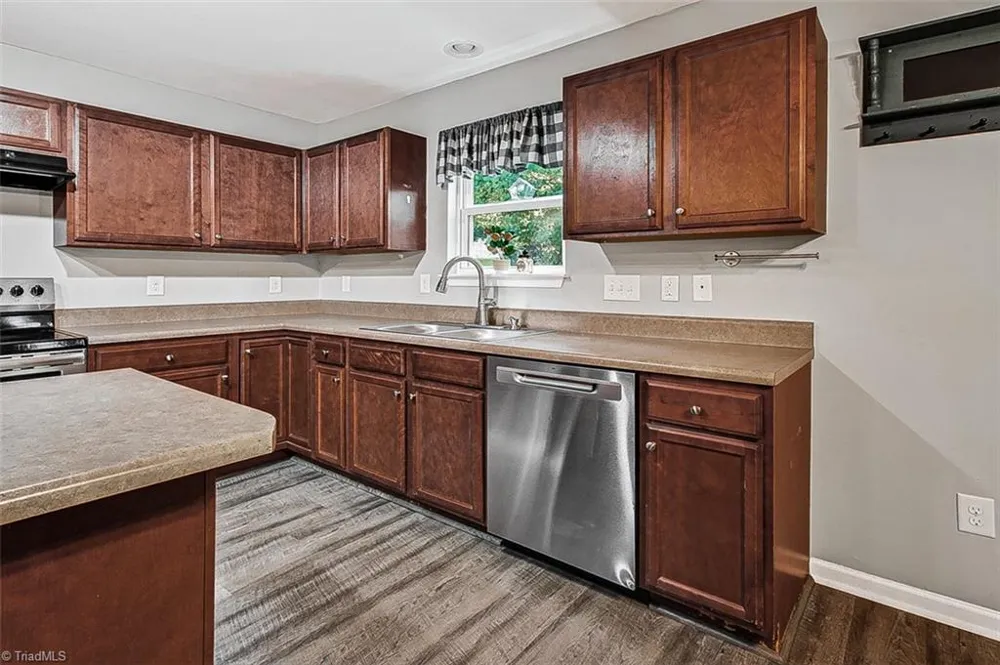 2964 Mimosa Court Randleman, NC 27317