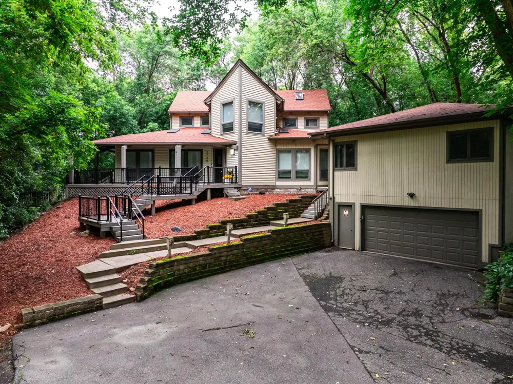 2730 Orchard Lane Excelsior, MN 55331