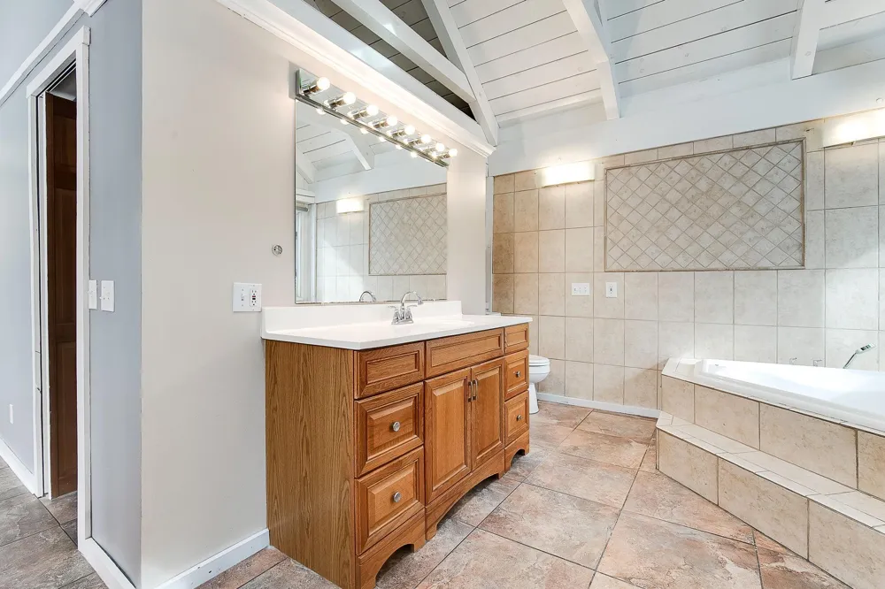 2730 Orchard Lane Excelsior, MN 55331