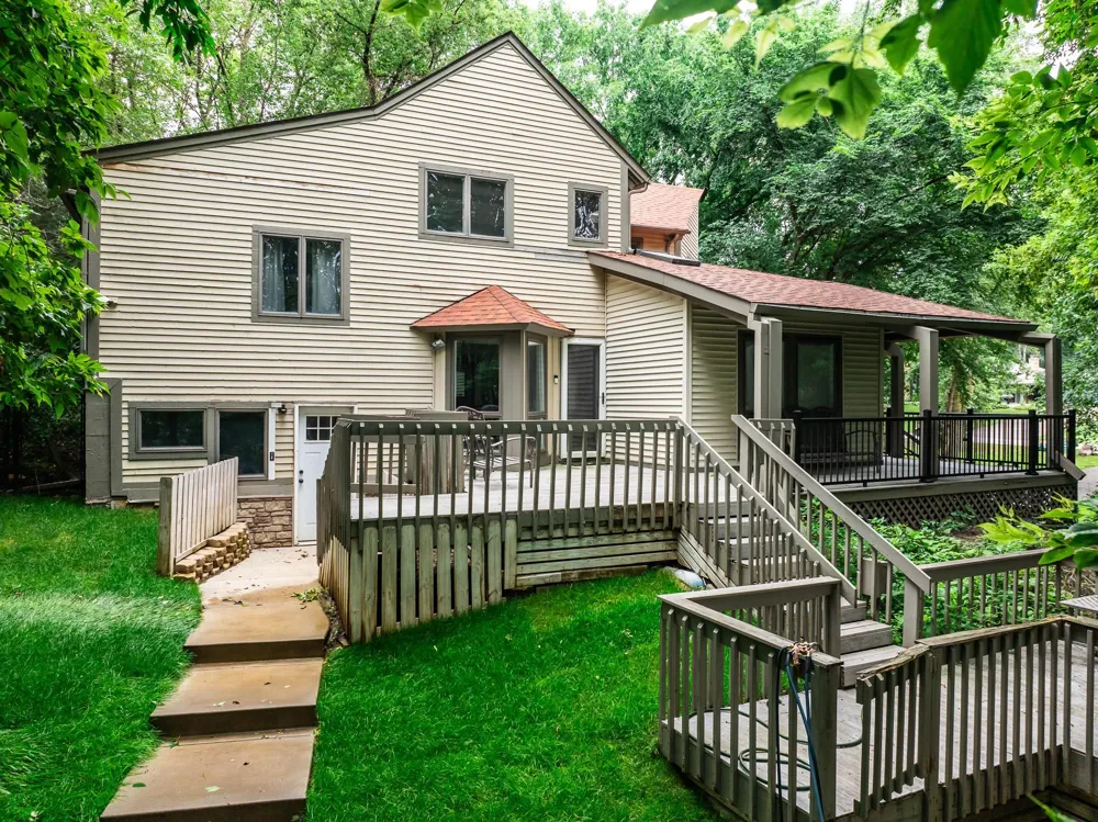 2730 Orchard Lane Excelsior, MN 55331