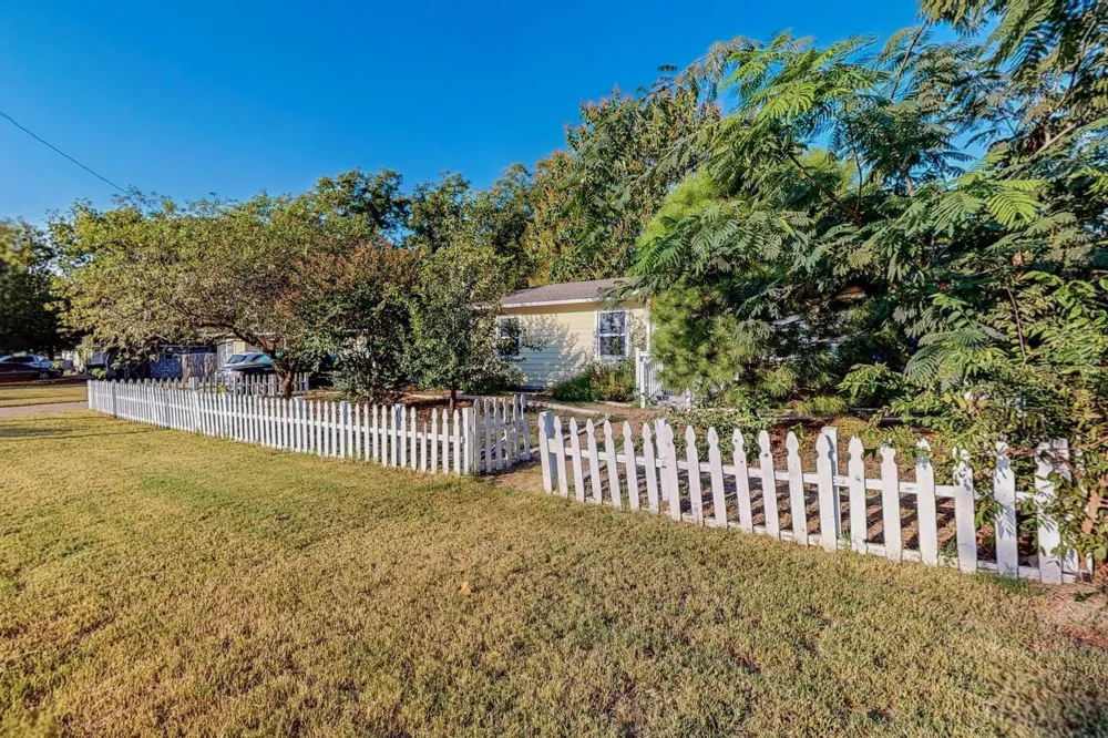 700 Broadway Avenue Euless, TX 76040