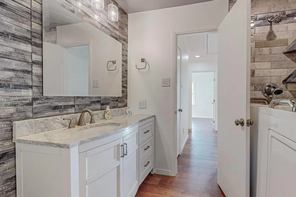 700 Broadway Avenue Euless, TX 76040