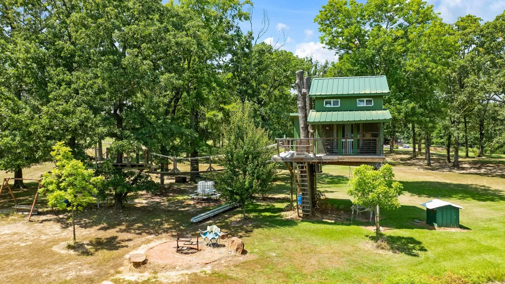 618 County Road 33970 Powderly, TX 75473