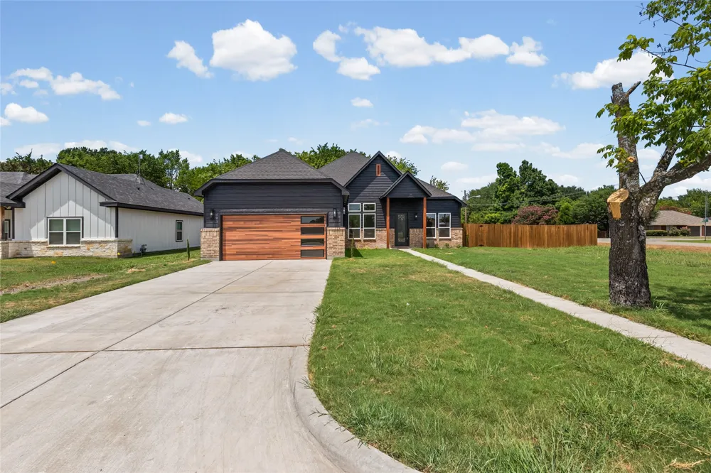 1500 Deer Trail Commerce, TX 75428