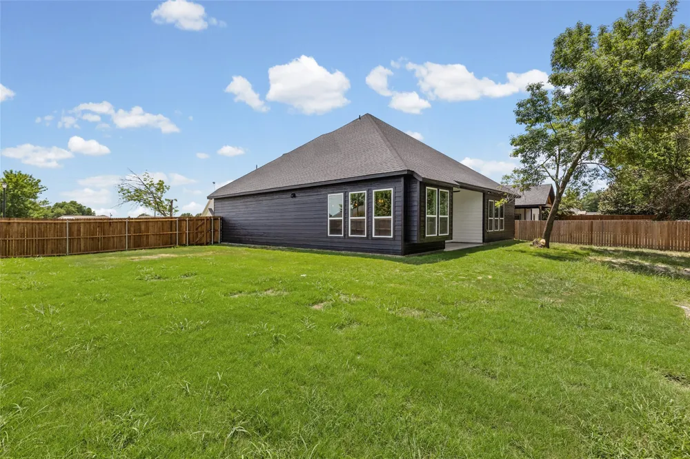1500 Deer Trail Commerce, TX 75428