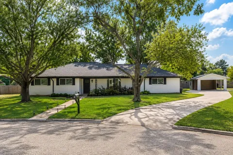 112 Royal Lane