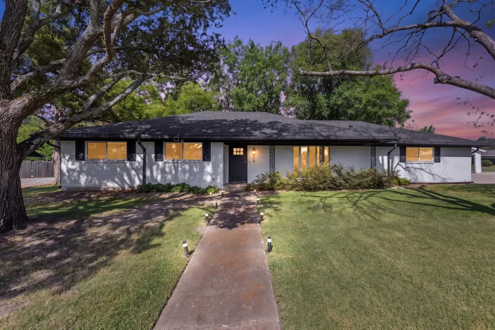 112 Royal Lane Commerce, TX 75428
