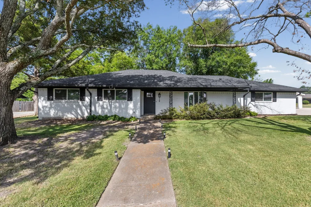 112 Royal Lane Commerce, TX 75428