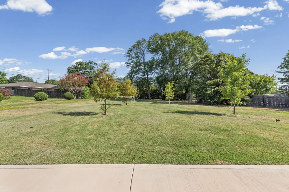 112 Royal Lane Commerce, TX 75428