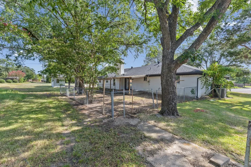 112 Royal Lane Commerce, TX 75428