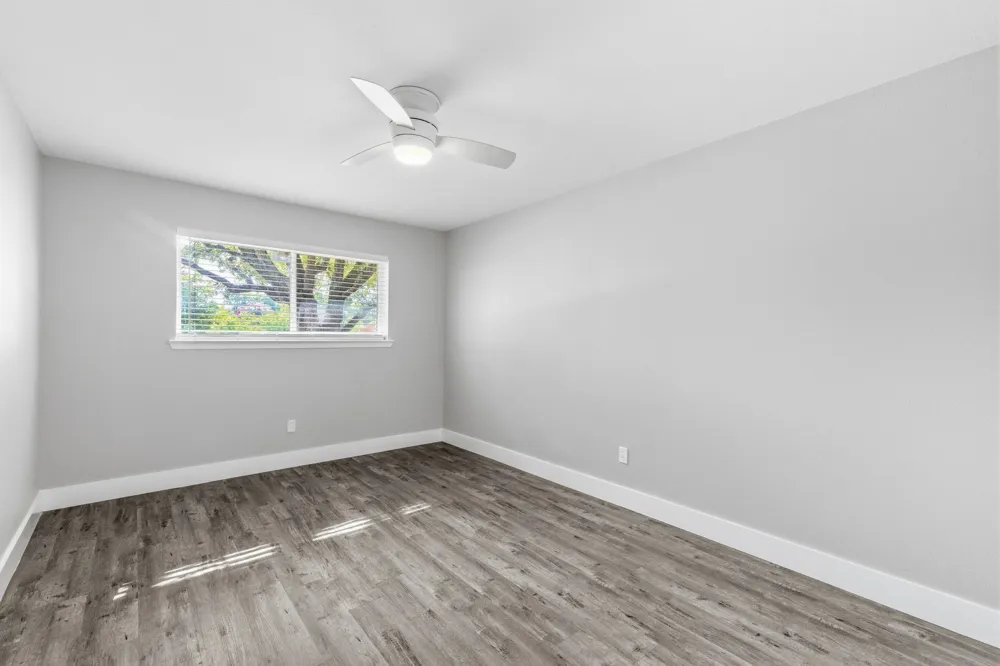 112 Royal Lane Commerce, TX 75428