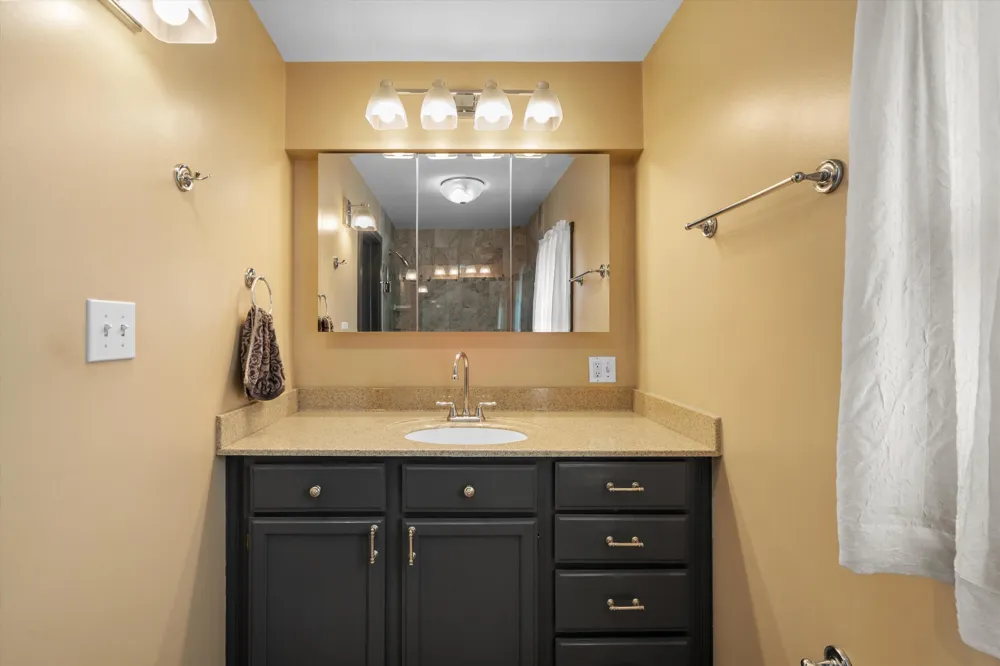 28079 Goddard Road Romulus, MI 48174