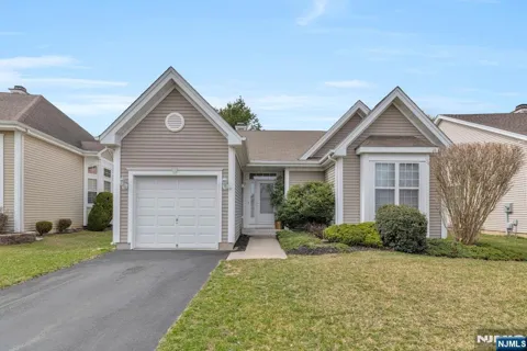 37 Lakeland Drive