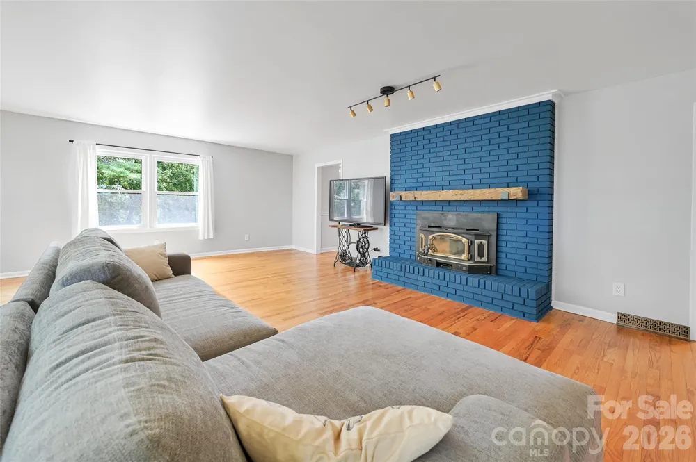 1110 Queentown Road Canton, NC 28716