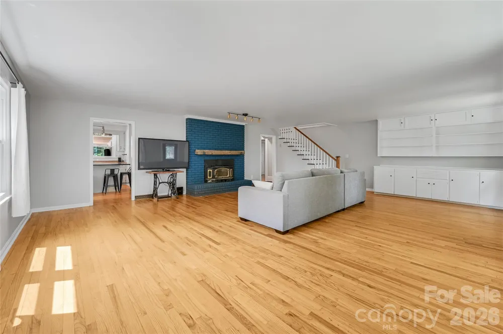 1110 Queentown Road Canton, NC 28716