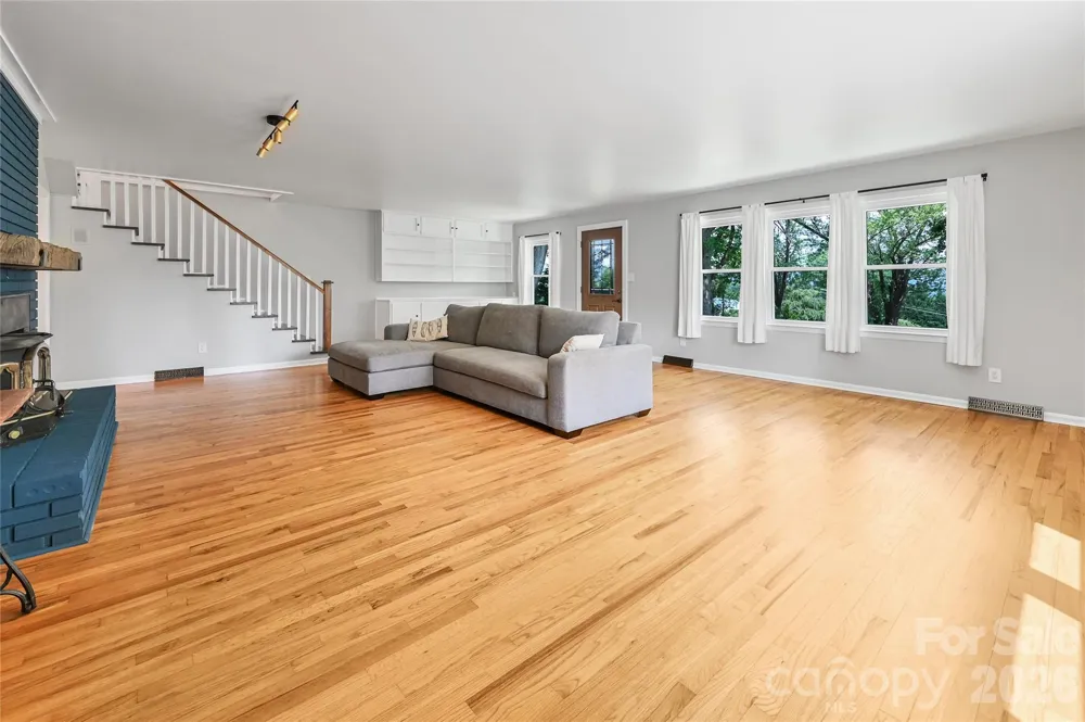 1110 Queentown Road Canton, NC 28716