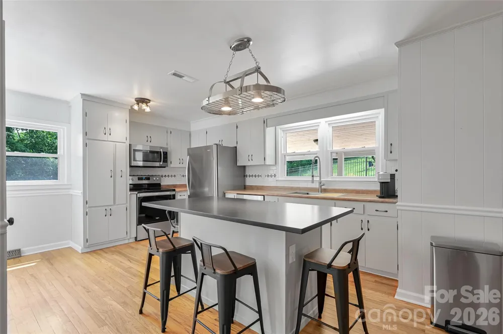 1110 Queentown Road Canton, NC 28716