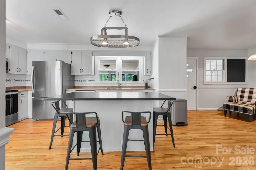 1110 Queentown Road Canton, NC 28716