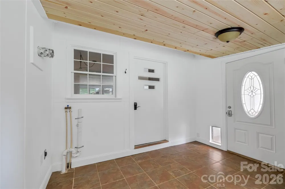 1110 Queentown Road Canton, NC 28716