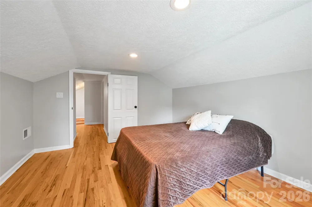 1110 Queentown Road Canton, NC 28716