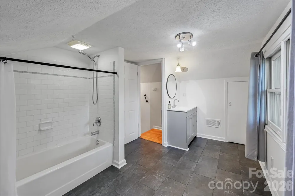 1110 Queentown Road Canton, NC 28716