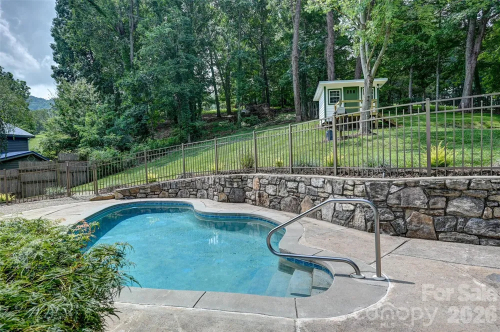 1110 Queentown Road Canton, NC 28716