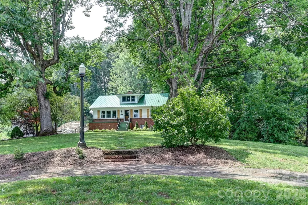 1110 Queentown Road Canton, NC 28716