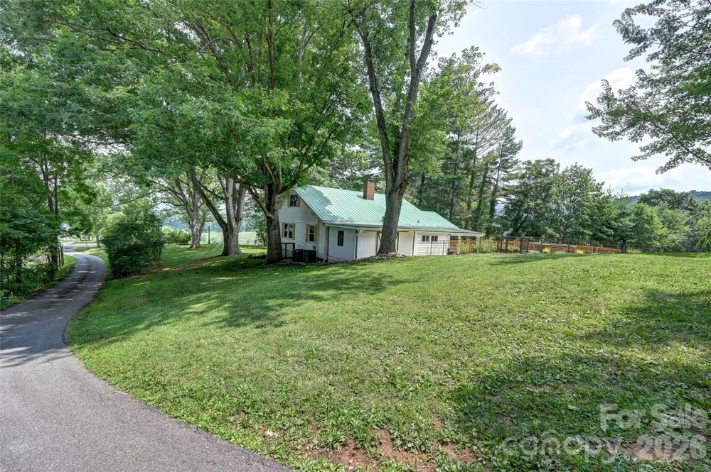 1110 Queentown Road Canton, NC 28716