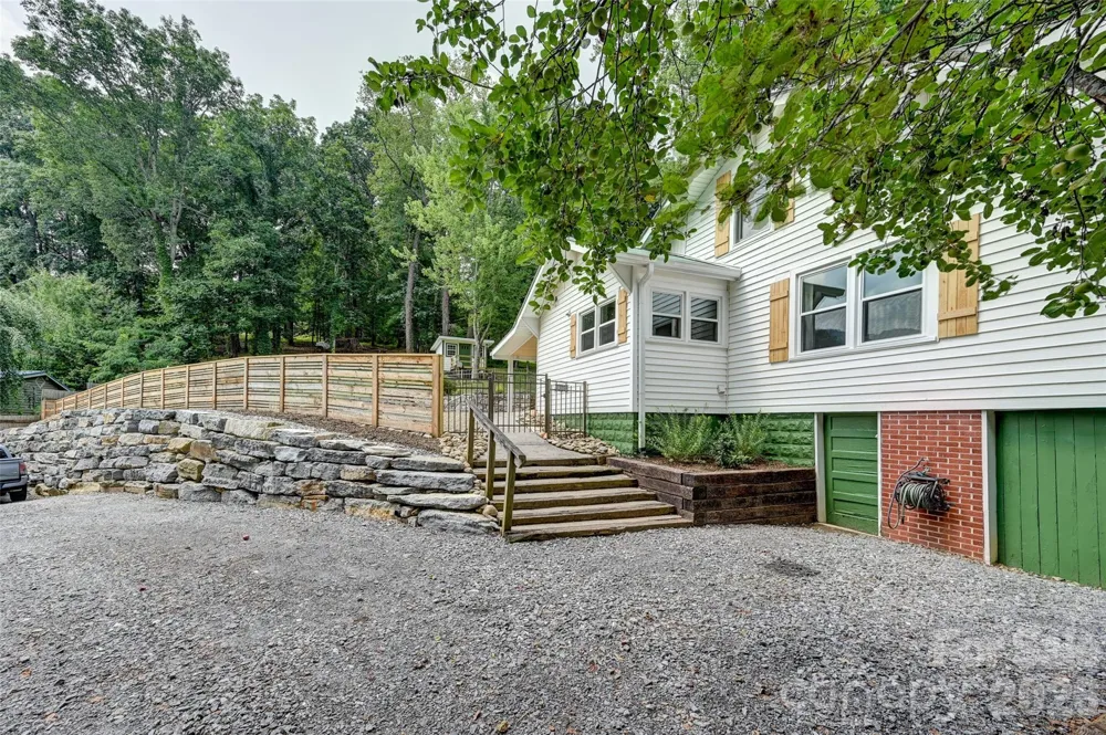 1110 Queentown Road Canton, NC 28716