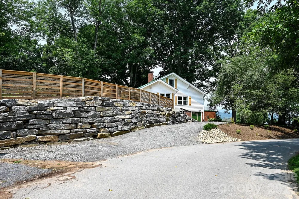 1110 Queentown Road Canton, NC 28716