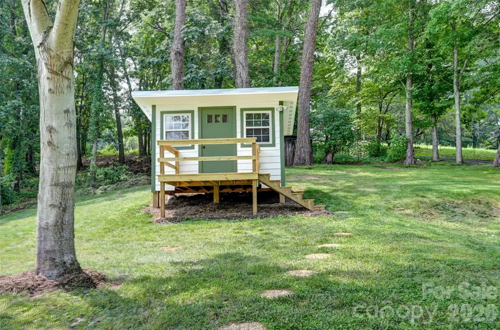 1110 Queentown Road Canton, NC 28716