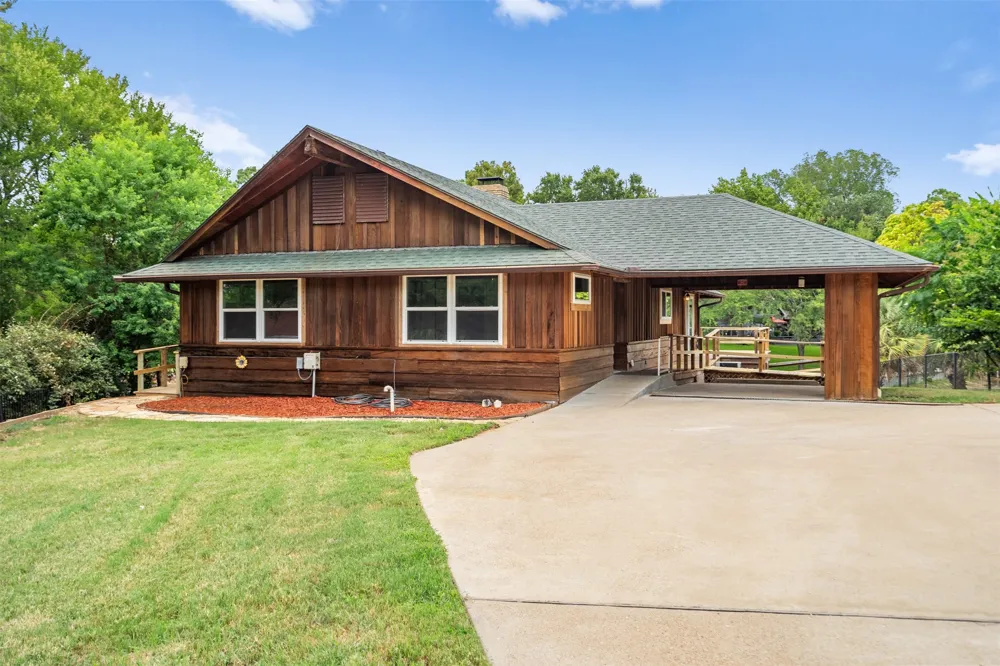 101 Royal Circle Tool, TX 75143