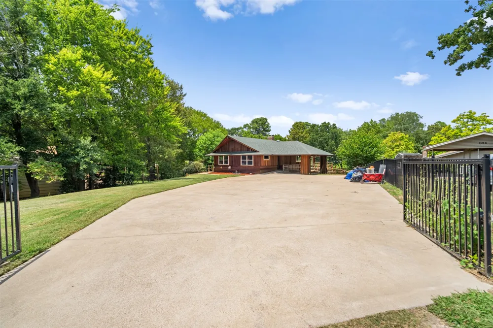 101 Royal Circle Tool, TX 75143