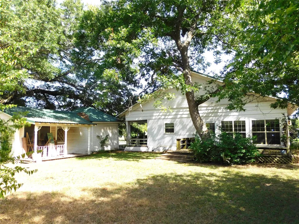 106 1st Street W Dawson, TX 76639