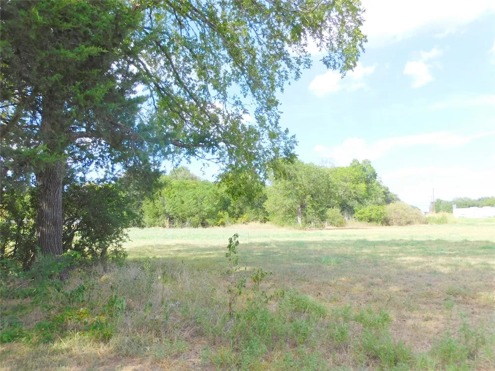 106 1st Street W Dawson, TX 76639