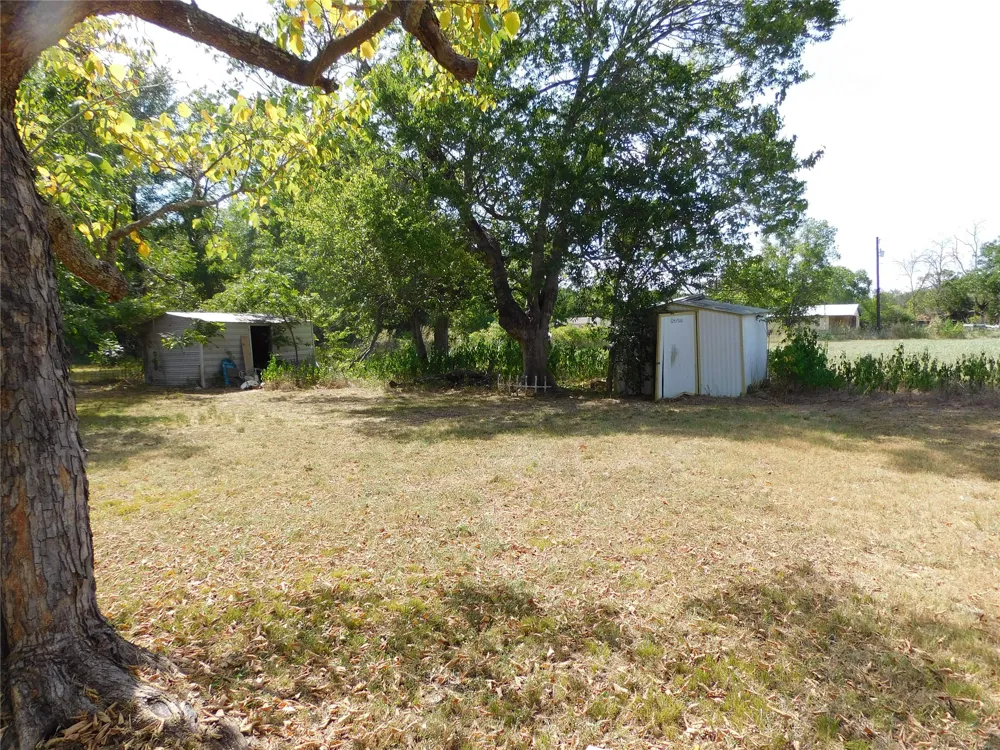 106 1st Street W Dawson, TX 76639