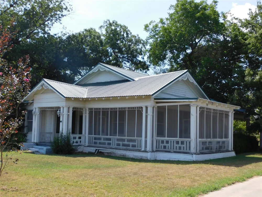 106 1st Street W Dawson, TX 76639