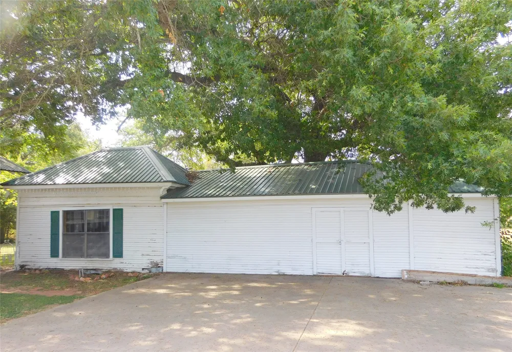 106 1st Street W Dawson, TX 76639