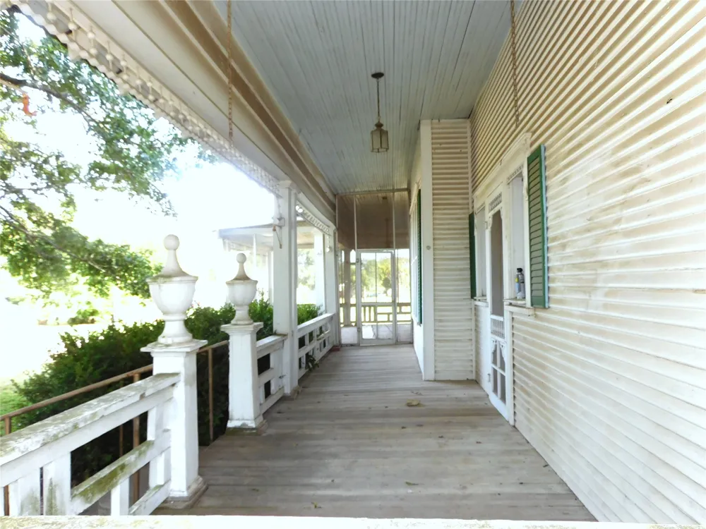 106 1st Street W Dawson, TX 76639