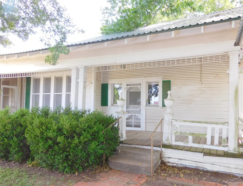 106 1st Street W Dawson, TX 76639