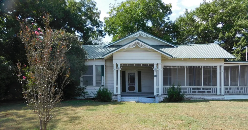 106 1st Street W Dawson, TX 76639
