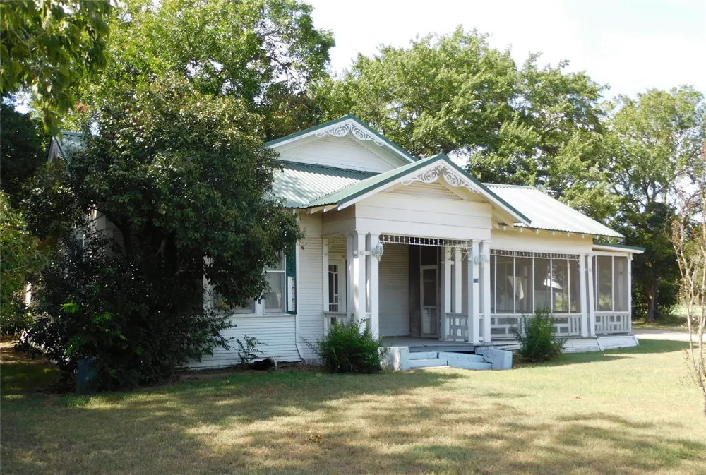 106 1st Street W Dawson, TX 76639